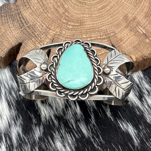 1980s Native American NAVAJO Sterling & Turquoise Cuff Bracelet Double Leaves - Picture 2 of 5